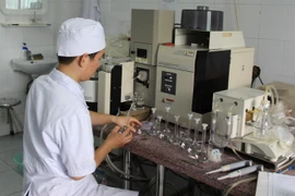 Cán bộ làm việc tại Trung tâm y tế dự phòng Thái Nguyên. (Ảnh: Hoàng Nguyên/TTXVN)