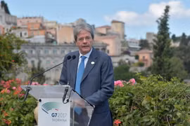 Thủ tướng Italy Paolo Gentiloni trong một cuộc họp báo ở Taormina, Sicily (Italy). (Nguồn: EPA/TTXVN)