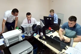 Ban quản lý an ninh mạng làm nhiệm vụ tại Kiev ngày 29/6. (Nguồn: AFP/TTXVN)