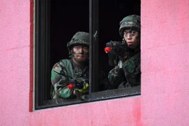 Binh sỹ Hàn Quốc trong một cuộc diễn tập tại Pocheon ngày 19/9. (Nguồn: AFP/TTXVN))