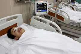 Bác sỹ Đỗ Chính Nghĩa vừa được mổ nâng xương, chỉnh mũi và được điều trị tại Bệnh viện đa khoa tỉnh Thái Bình. (Ảnh: Thế Duyệt/TTXVN)