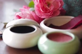 Người xưa tự làm các loại mỹ phẩm trang điểm như thế nào?