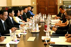 Trưởng ban Dân vận trung ương Trương Thị Mai hội kiến Bộ trưởng Ngoại giao Hungary Szijjarto Peter. (Ảnh: Trần Quang Vinh/TTXVN)