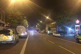 Con phố xung quanh hiện trường vụ cháy bị phong tỏa. (Nguồn: telegraph.co.uk)