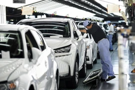 Dây chuyền sản xuất ô tô Toyota tại nhà máy Miyata ở Miyawaka, tỉnh Fukuoka, Nhật Bản . (Nguồn: AFP/TTXVN)