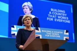 Thủ tướng Anh Theresa May phát biểu tại Hội nghị thường niên Đảng Bảo thủ ở Manchester, phía Tây Bắc London (Anh) ngày 4/10. (Nguồn: AFP/TTXVN)