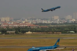 Máy bay của các hãng hàng không tại sân bay Tân Sơn Nhất. (Ảnh: Hoàng Hải/TTXVN)