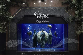 Các thiết kế chiêm tinh của Dior mê hoặc tín đồ shopping tại Paris