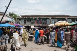 Người dân Nigeria tại khu vực Rann, đông bắc Nigeria ngày 29/7. (Nguồn: AFP/TTXVN)