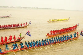 Trong bài diễn văn chúc mừng Lễ hội Nước 2019, Thủ tướng Hun Sen kêu gọi người dân thoải mái tận hưởng không khí lễ hội, theo dõi cuộc đua thuyền và các màn trình diễn âm nhạc.