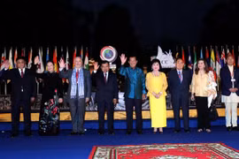 Chủ tịch Quốc hội Nguyễn Thị Kim Ngân và các đại biểu chụp ảnh lưu niệm trong Lễ ra mắt ACC. (Nguồn: Trọng Đức/TTXVN)