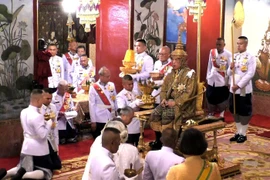 Nhà vua Thái Lan Maha Vajiralongkorn - Rama X mặc vương phục và đội vương miện trong Lễ Đăng quang ở thủ đô Bangkok ngày 4/5/2019. (Ảnh: AFP/TTXVN)