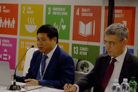 Ông Cao Mạnh Cường, Phó Vụ trưởng Kinh tế Đối ngoại, Bộ Kế hoạch Đầu tư có phiên thuyết trình tại Triển lãm. (Nguồn: TTXVN)