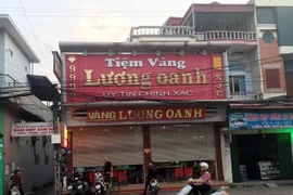 Cửa hàng vàng Lương Oanh ở khu phố 1, phường Mạo Khê, thị xã Đông Triều nơi xảy ra vụ cướp. (Ảnh: Văn Đức/TTXVN)
