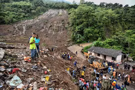 Hiện trường vụ sạt lở đất tại Colombia. (Nguồn: The Japan Times)