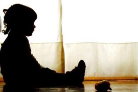 Các em nhỏ là nạn nhân ấu dâm sẽ mang theo vết sẹo tâm hồn trong suốt cuộc đời. (Nguồn: EW Health)