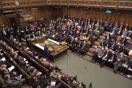 Thủ tướng Anh Theresa May (giữa) phát biểu trong phiên chất vấn tại Hạ viện ở thủ đô London ngày 30/1/2019. (Nguồn: THX/ TTXVN)