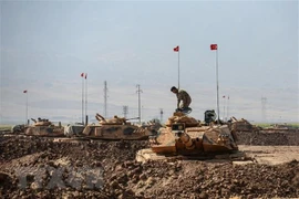 Binh sỹ Thổ Nhĩ Kỳ trong một cuộc diễn tập tại khu vực cửa khẩu Habur ở biên giới Thổ Nhĩ Kỳ-Iraq ngày 27/9/2017. (Ảnh: AFP/TTXVN)