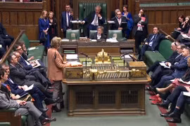 Lãnh đạo Hạ viện Anh Andrea Leadsom (trái, phía trước) phát biểu tại phiên họp của Hạ viện ở London ngày 28/3/2019. (Nguồn: AFP/TTXVN)