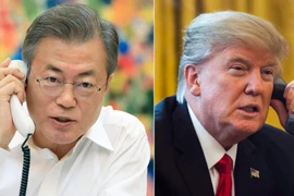 Tổng thống Mỹ Donald Trump (phải) và Tổng thống Hàn Quốc Moon Jae-in trong một cuộc điện đàm. (Nguồn: YONHAP/TTXVN)