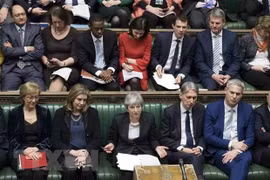 Thủ tướng Anh Theresa May (giữa, hàng đầu) phát biểu trước Hạ viện ở London ngày 20/3/2019. (Nguồn: THX/TTXVN)