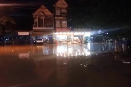 Mưa lớn gây ngập nhiều nơi trên địa bàn huyện Bù Đăng. )Ảnh: Đậu Tất Thành/TTXVN)