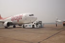 Máy bay của hãng hàng không tư nhân SpiceJet được cứu hộ kịp thời. (Nguồn: Devdiscourse)