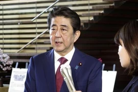 Thủ tướng Nhật Bản Shinzo Abe phát biểu với báo giới tại Tokyo ngày 25/2/2019. (Nguồn: Kyodo/ TTXVN)