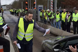 Biểu tình "Áo vàng" tại Paris. (Nguồn: Investigate Europe)