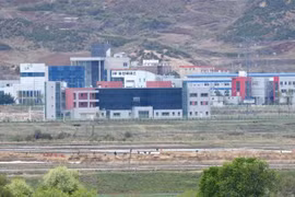 Toàn cảnh Khu công nghiệp chung Kaesong, một trong những biểu tượng hợp tác kinh tế giữa hai miền Triều Tiên. (Nguồn: THX/TTXVN)