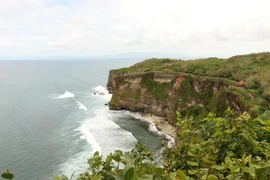 Một góc nhìn từ đền Uluwatu trên đảo du lịch nổi tiếng Bali. (Nguồn: Đỗ Quyên/TTXVN)