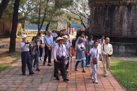 Khách du lịch tại Thừa Thiên-Huế (Ảnh: Quốc Việt/TTXVN)