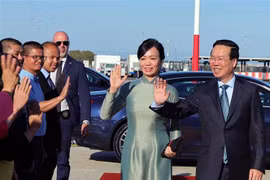 Lễ tiễn Chủ tịch nước Võ Văn Thưởng và Phu nhân tại Sân bay Quốc tế Fiumicino (Italy). (Ảnh: Thống Nhất/TTXVN)
