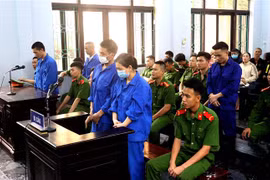 Các bị cáo tại phiên tòa. (Ảnh: Đỗ Huyền/TTXVN)