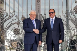 Tổng thống Ai Cập Abdel Fattah El-Sisi tiếp Tổng thống Palestine Mahmoud Abbas tại thành phố Alamein (Ai Cập), ngày 31/7/2023. (Nguồn: Arab News)