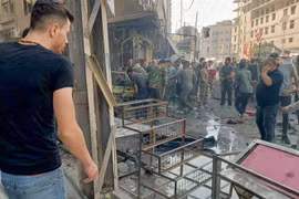 Hiện trường một vụ nổ bom tại thị trấn Sayyida Zeinab, ngoại ô Damascus (Syria), ngày 27/7/2023. (Ảnh: AFP/TTXVN)