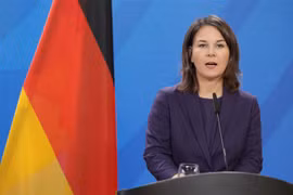 Ngoại trưởng Đức Annalena Baerbock trong một cuộc họp báo tại Berlin. (Ảnh: AFP/TTXVN)