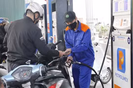 Một điểm kinh doanh xăng dầu trên địa bàn Hà Nội. (Ảnh: Trần Việt/TTXVN)