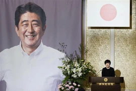 Phu nhân cố Thủ tướng Nhật Bản Abe Shinzo, bà Akie, phát biểu tại Lễ Tưởng niệm một năm ngày ông Abe bị sát hại, tại Tokyo, ngày 8/7/2023. (Ảnh: Kyodo/TTXVN)