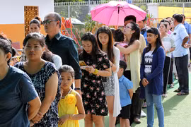Người dân Campuchia đi bỏ phiếu trong cuộc tổng tuyển cử năm 2018. (Nguồn: Khmer Times)