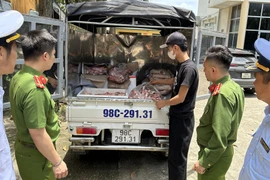 Số sản phẩm động vật không có nguồn gốc và đang bốc mùi hôi thối có số lượng gần 1 tấn. 