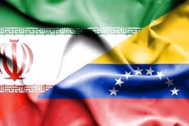 Quốc kỳ của Iran và Venezuela. Ảnh: IRNA/TTXVN