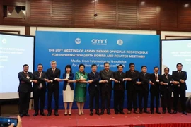 Các đại biểu dự SOMRI 20 tại Đà Nẵng chụp ảnh lưu niệm. (Ảnh: TTXVN phát)