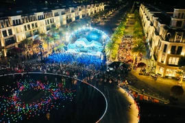 "Wave of the Sea" thu hút hơn 3000 khán giả tham dự trực tiếp.