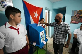Cử tri Cuba bỏ phiếu bầu cử địa phương tại Havana, ngày 25/9/2022. (Ảnh: AFP/TTXVN)