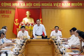 Ông Hoàng Trũng Dũng - Bí thư Tỉnh ủy Hà Tĩnh phát biểu tại buổi làm việc. (Ảnh: Công Tường/TTXVN)