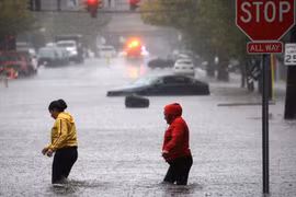 Ngập lụt ở ngoại ô Mamaroneck của Thành phố New York. (Nguồn: CNN/Ảnh chụp màn hình)