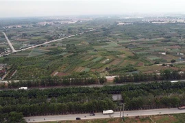 Tuyến Vành đai 4 qua Đại lộ Thăng Long trên địa bàn xã Song Phương, huyện Hoài Đức (Hà Nội). (Ảnh: Huy Hùng/TTXVN)