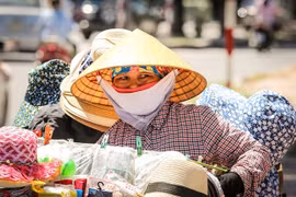 Nắng nóng ở Trung Bộ còn kéo dài, khu vực Bắc Bộ có mưa dông