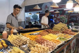 Những món ngon đường phố Việt được chế biến tại chỗ trong Ngày hội Văn hóa, Ẩm thực Đông Nam Á-Việt Nam lần thứ nhất, năm 2023. (Ảnh: Mỹ Phương/TTXVN)